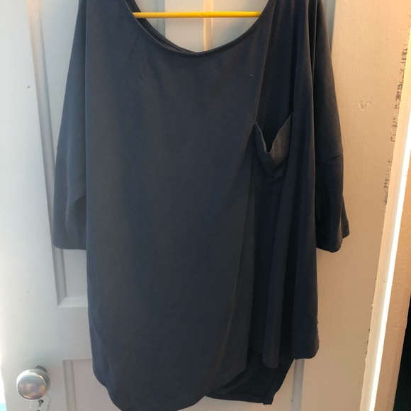 Soft and sexy T - Picture 1 of 3